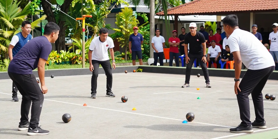 Players enjoying a petanque match at fopikotamanado.org with vibrant atmosphere and community spirit.